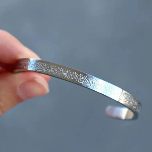 𝐒𝐭𝐲𝐥𝐳𝐚™ Islamic Ayat ul Kursi Scripted Bangle | إسوارة منقوشة بآية الكرسي الإسلامية